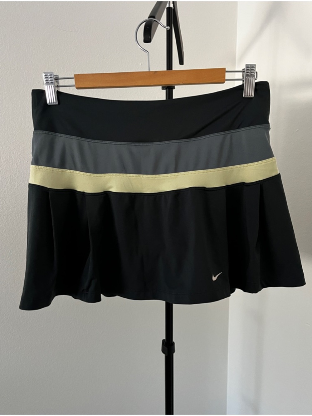 🎾✨ Nike Dri-FIT Tennis Skort | Black Colorblock | Athletic Chic | Size M ✨🎾